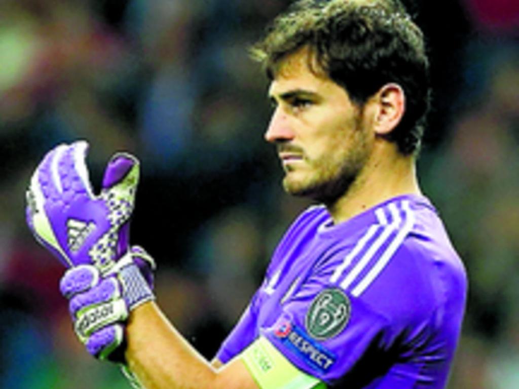 ker Casillas, portero del Real Madrid, restó un poco de importancia al
récord de imbatibilidad del conjunto blanco que consiguió tras superar
los 658 minutos sin recibir un gol de Paco Buyo.