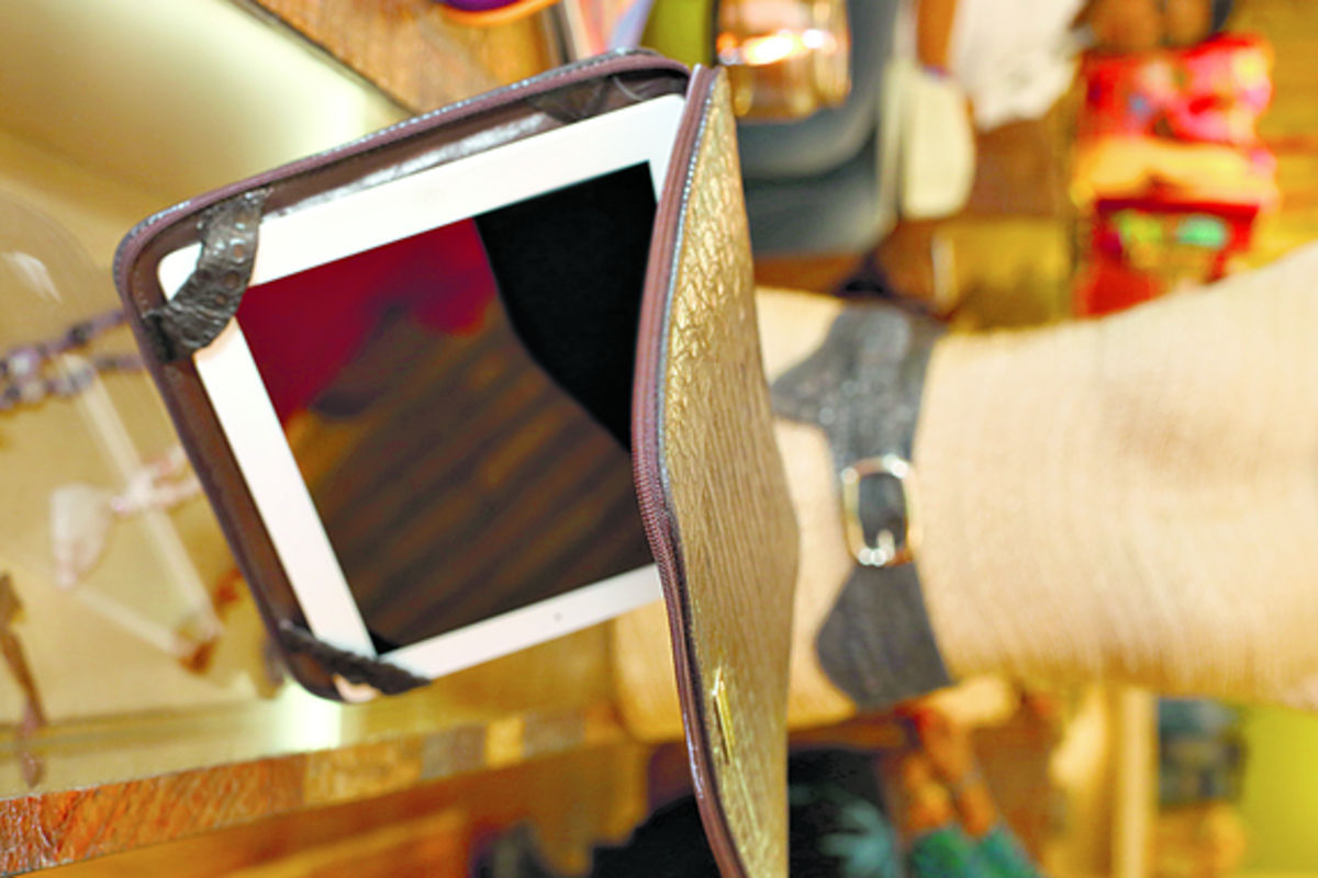 Estuches. Para guardar el iPad o esa tableta que acompaña a todos lados con mucho estilo y modernismo. Fue totalmente creada de piel de cocodrilo.