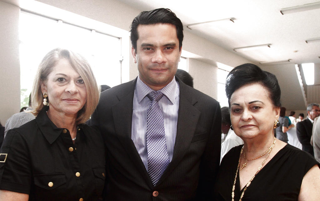 Mirella Araúz, Fernando Castillo y Doris Vargas de Rosas.()
