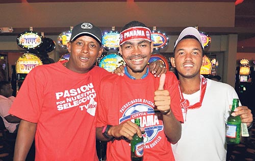 <p>Afición. Aficionados disfrutaron de las jugadas de Tejada. </p>