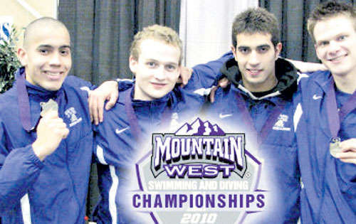 <p>Equipo. Crespo (i) nada con los Golden Frogs de la TCU.</p>