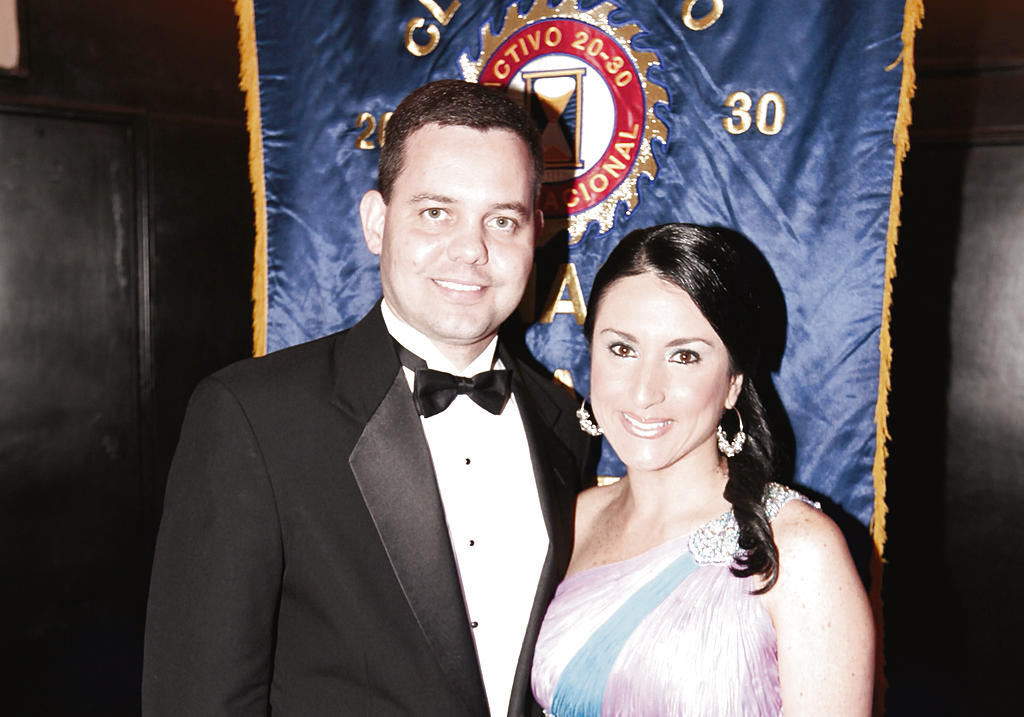 Giuseppe Cava Castillo, presidente entrante, y Angie de Cava.(Abel Rodríguez)