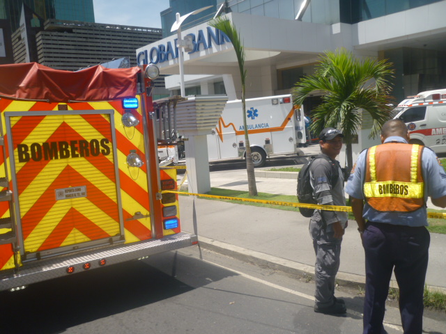 Cuatro ambulancias llegaron al lugar. Foto: Jesús Simmons