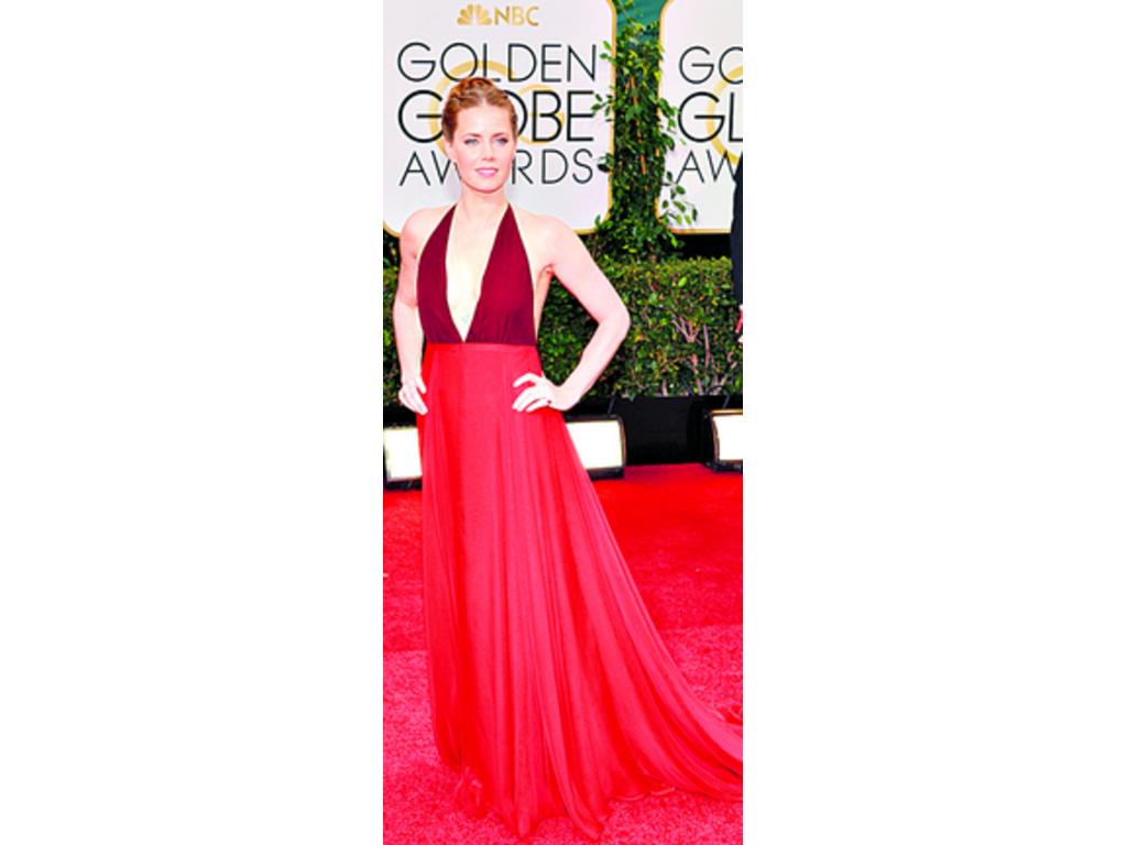 Amy Adams. Con esta gran actriz surge la duda. Esta vez no fue su noche, aunque se le pudo dar el voto de confianza. La moda del color block (el diseñador combinó el rojo vino con el rojo pasión) está volviendo poco a poco. Su vestido con el sello de Va