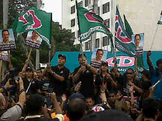 Simpatizantes promueven candidatura de Ferrufino para el 2014. Foto/Gilberto Soto<br>