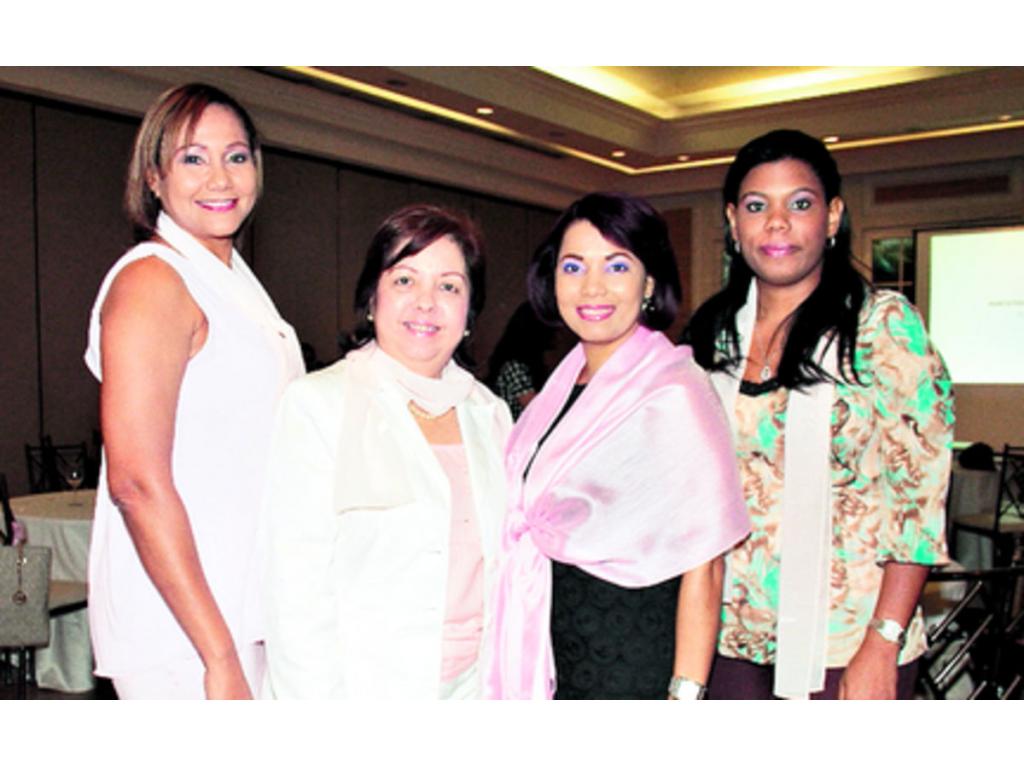 3. Lourdes de León, Maritza Bárcenas, Carmen Jaén y Yolanda Moreno.