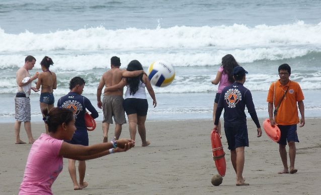 Bañistas abarrotan playas. Foto/Archivos<br>