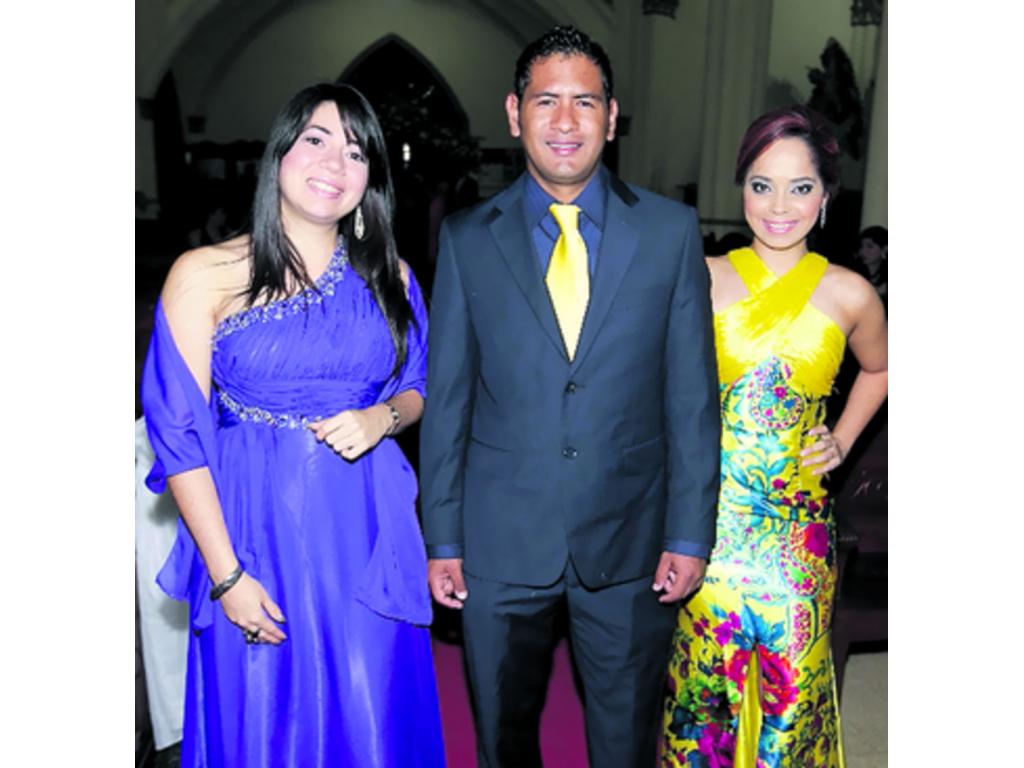 10. Alina Mendoza, Alexis Bernal y Leidys Tello.