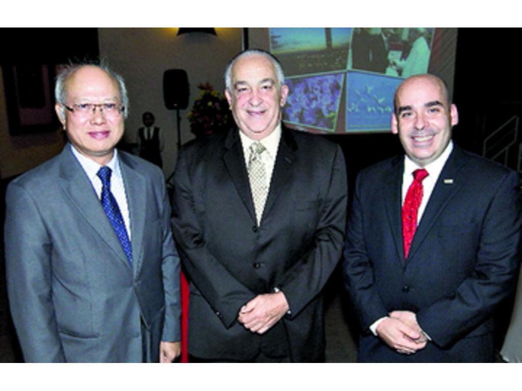 2. Hugo Chiu, Gabriel Diez y Gabriel Fábrega.