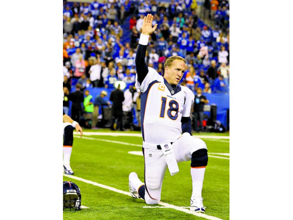 Peyton Manning fue homenajeado en su regreso a Indianápolis.(AP)