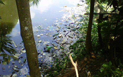 Las aguas negras desembocan en el lago. Foto/Jesús Simmons