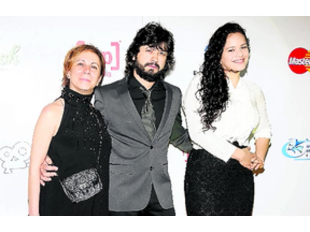 2. Lucía Peregrin, Juan Gómez y Rosalía Vila.