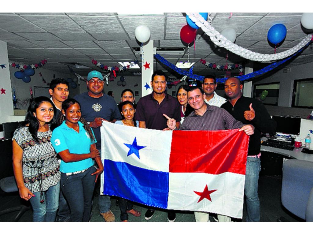 Chen junto a los periodistas del Departamento de Deportes de EPASA.(Anayansi Gamez )