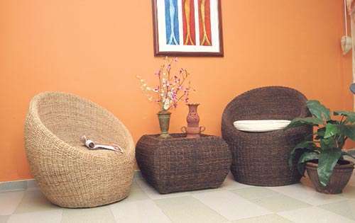 <p>Fibras. Los muebles tipo nido en fibras naturales deben ubicarse bajo techo o en lugares cálidos, como la playa. </p>