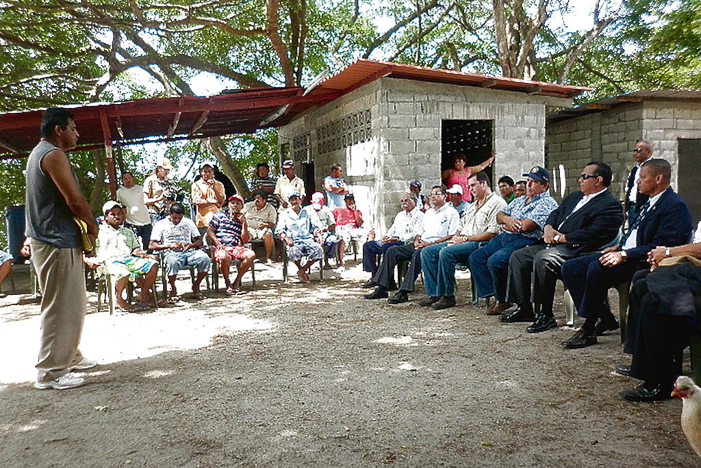 Diálogo. El lunes hubo una reunión con los pescadores.(Elena Valdez)