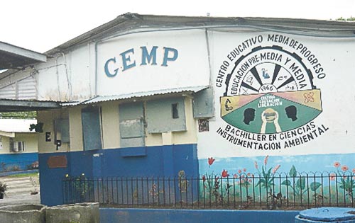 <p>Bachiller. Centro Educativo Media de Progreso.</p>