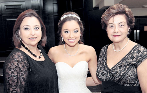 Ivette Franco, Tatiana Tribaldos y Lupe de Franco.