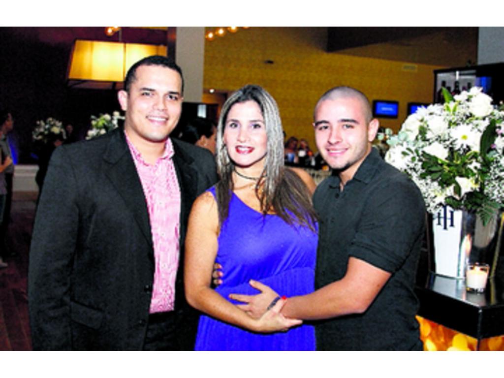 2. Julio Espino, Tatiana de Trivella y Daniel Ramos.