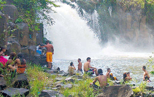 <p>Turismo. Antes las personas se bañaban en El Chorro.</p>