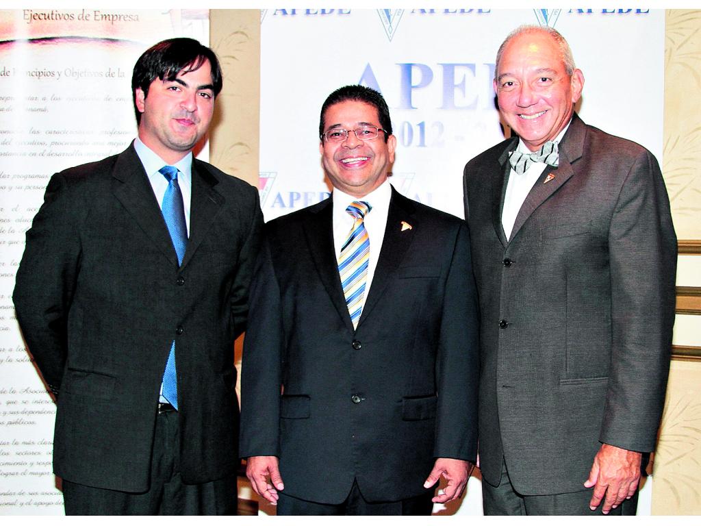 2. Juan Gabriel González, Carlos Ernesto González y Roberto Troncoso.