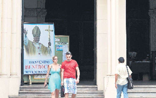 <p>Iglesias cubanas le dan la bienvenida a Benedicto XVI.</p>
