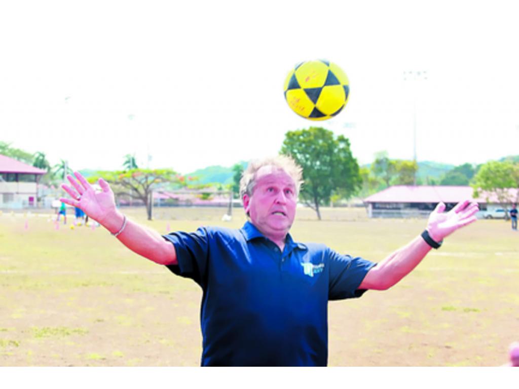 Dominando el balón.