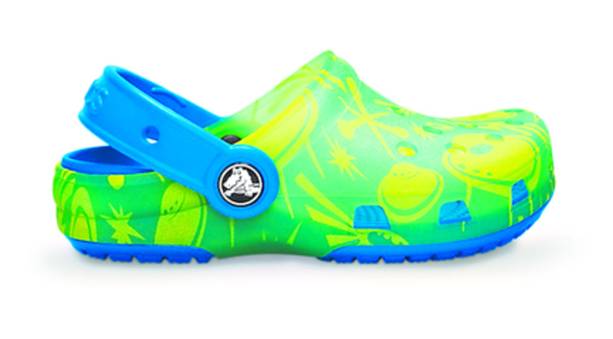 Los Crocs Camaleón vienen en varios modelos: los clásicos con hoyuelos en la parte superior, los que no tienen hoyuelos, y los femeninos. Hay múltiples combinaciones de colores disponibles. Solo los hay en tallas de niños.( diseño)