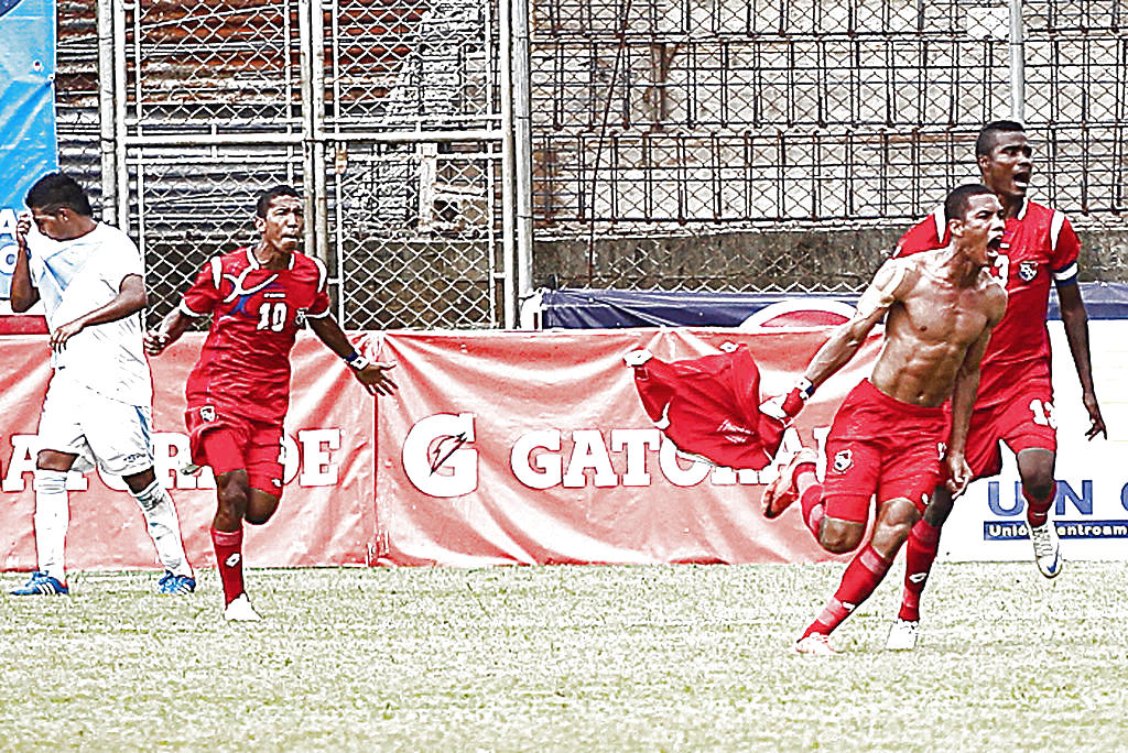 Emoción. Jiménez (dcha.) celebra el gol de la victoria.(Cortesía Fepafut)