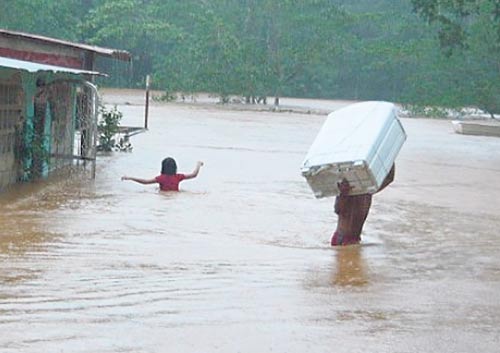 <p>Pérdidas. Todos sus bienes quedan bajo las aguas.</p>