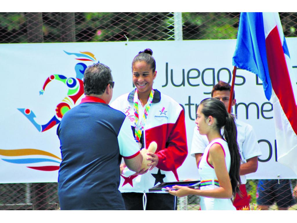 Nimia Murúa (c) también ganó oro.(Pandeportes/Cortesía)