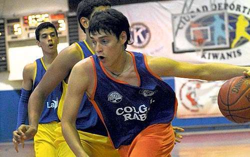 <p>Lucha. El Isaac Rabin (anaranjado) no pudo con La Salle.</p>