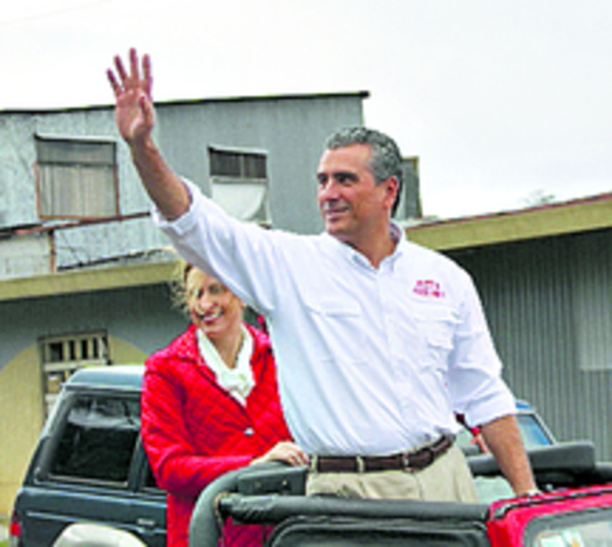 Abogado, 53 años de edad, que aspira a la presidencia por cuarta ocasión consecutiva. Fue el primer diputado de su agrupación política en 1998.