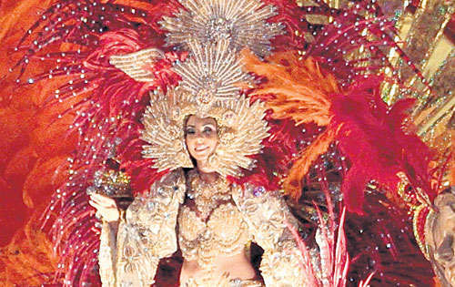 <p>La conquista, la corona española en América fue el tema escogido por Olga Trejos Barahona en el desfile nocturno.</p>