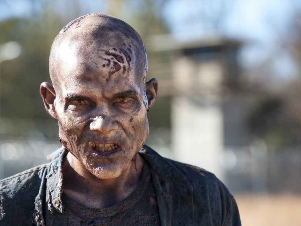 Esta foto de archivo de publicidad lanzada por AMC muestra el Episodio 16, "Bienvenidos a las tumbas," de la temporada 3 de la serie de televisión, "The Walking Dead". Foto/AP<br>