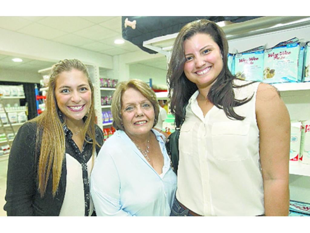 4. Andrea Zebede, Luisa Núñez y Nicole Marciacq.
