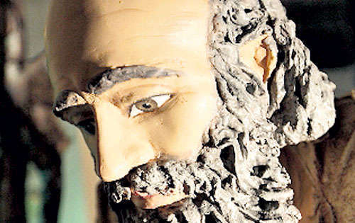 <p>Su expresión es detallada.</p>
