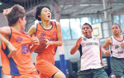 <p>Logro. El Balboa Academy (naranja), pasó a las semifinales.</p>