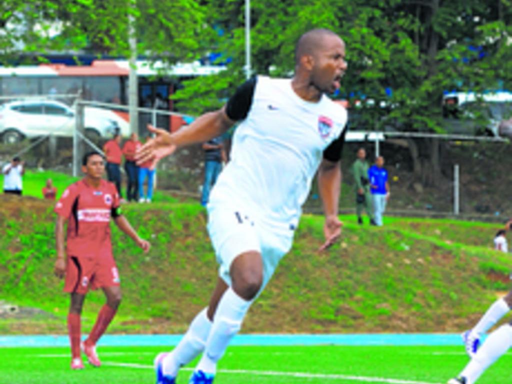 Su equipo en la temporada pasada fue el Milennium de la Universidad de Panamá en la Liga Nacional de Ascenso (LNA); perdieron la final ante el CAI de La Chorrera.