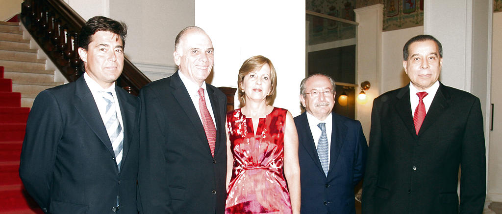 José Manuel Loureda, Carlos Cordero, Vicky de Cordero, Luis Del Rivero y Simón Bolívar Alemán.()
