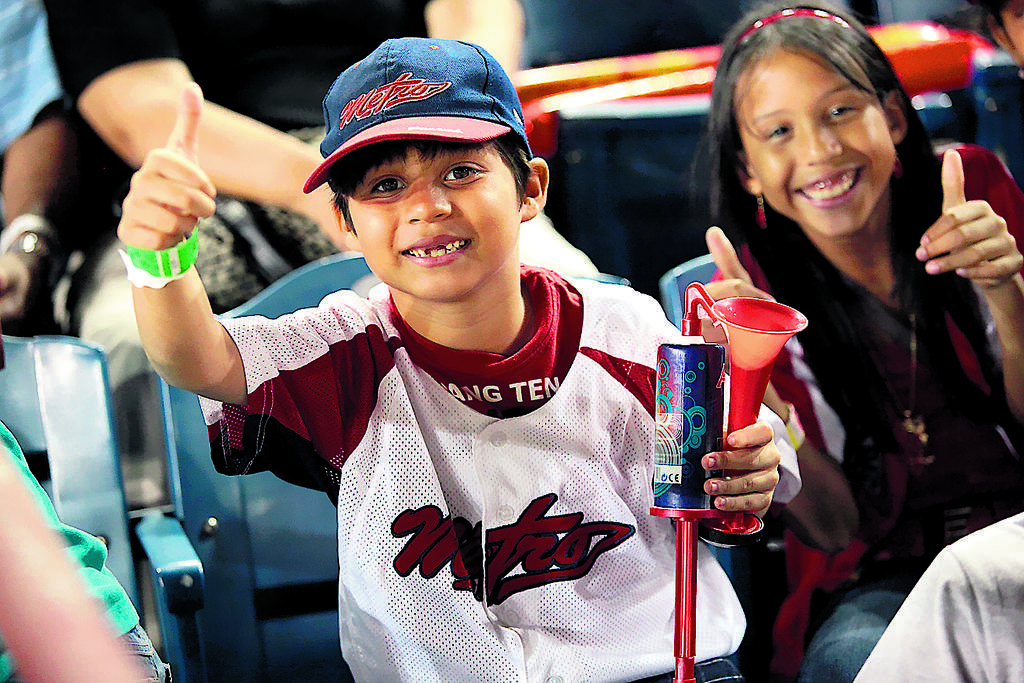 2. Este niño asistió al estadio para apoyar con el alma a Panamá Metro.