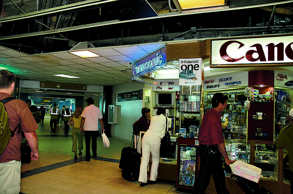 Revendedores. Turistas compran para vender en su país.()