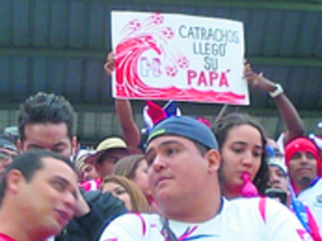 Hasta la mascota de la sele viajó a Honduras.(Eduardo González)
