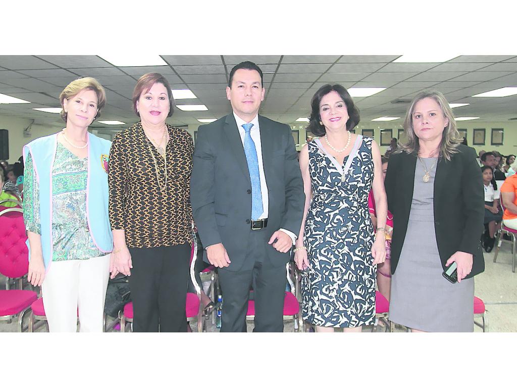 Vicky de Novey, Gloria Ávila, Juan Carlos Hernández, Mariela de Chanis y Mariela de Icaza.(Omar Morales)