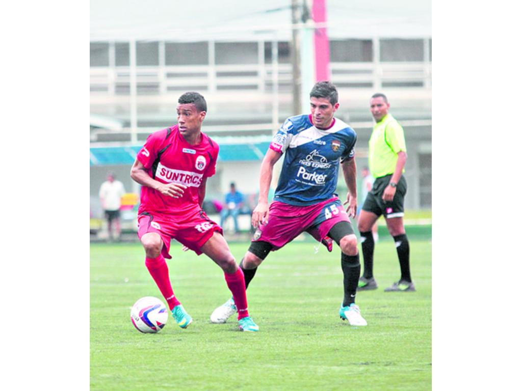 Juan Ramón Solís (dcha.) está a prueba con el Plaza Amador.(Alberto Ortega)