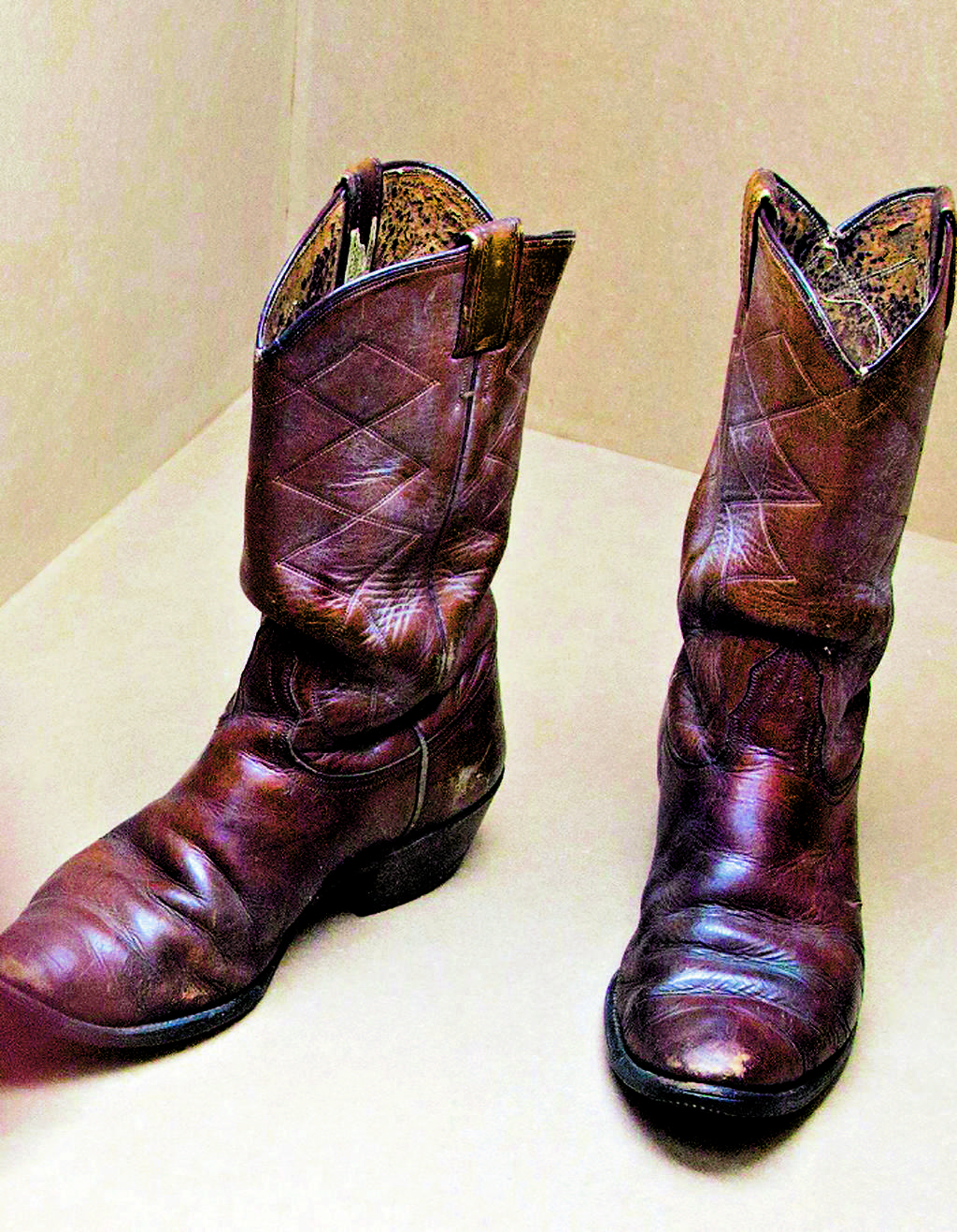 "Taxi Driver". Botas de piel usadas por Robert De Niro. (EFE)