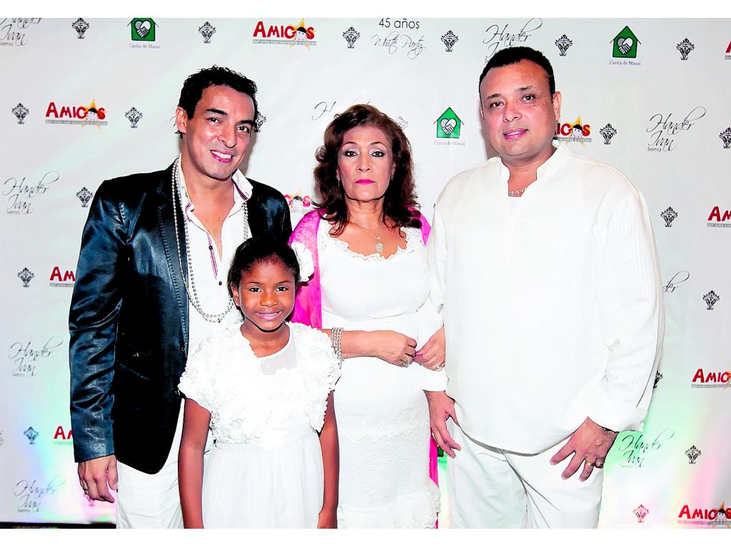 Hander Serna, Sharick Serna, Marta Luz Gutiérrez y Walter Serna.(Abel Rodríguez)