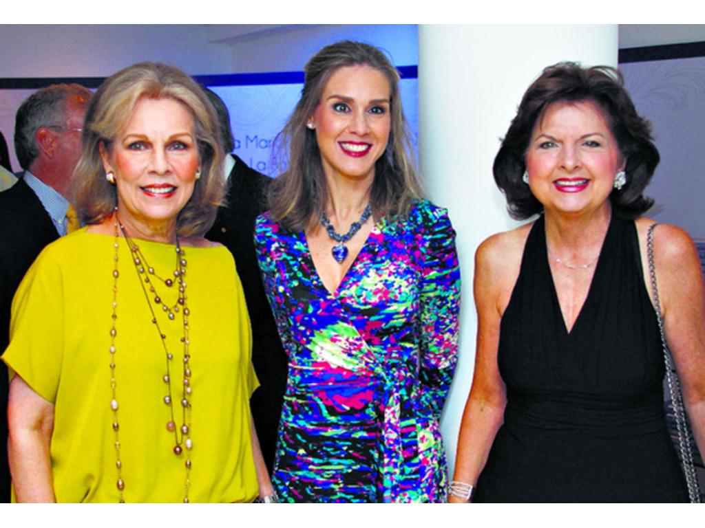 2. Mirella de Durán, Ana Melissa Durán y Melinda Arias.