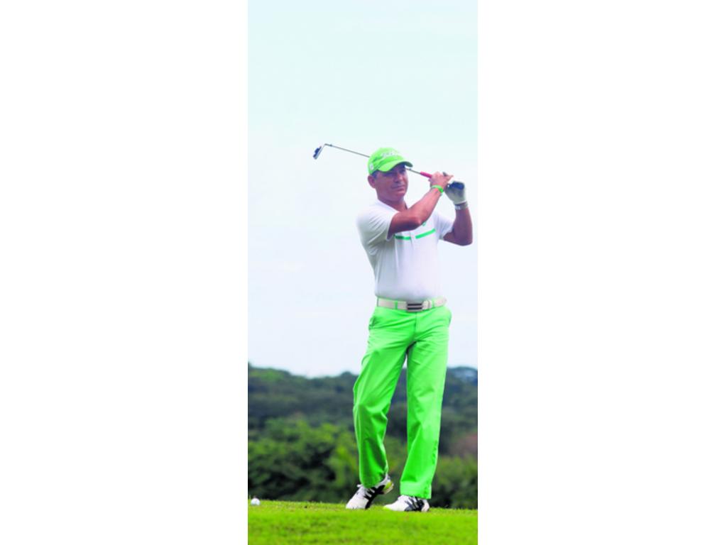 3. Los jugadores aprovecharon para seguir mejorando su swing.