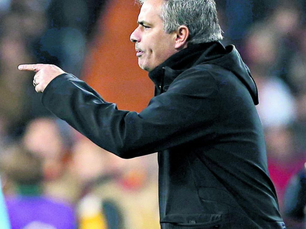 Pepe (izq.) podría ser baja para hoy debido a un problema muscular.(EFE)