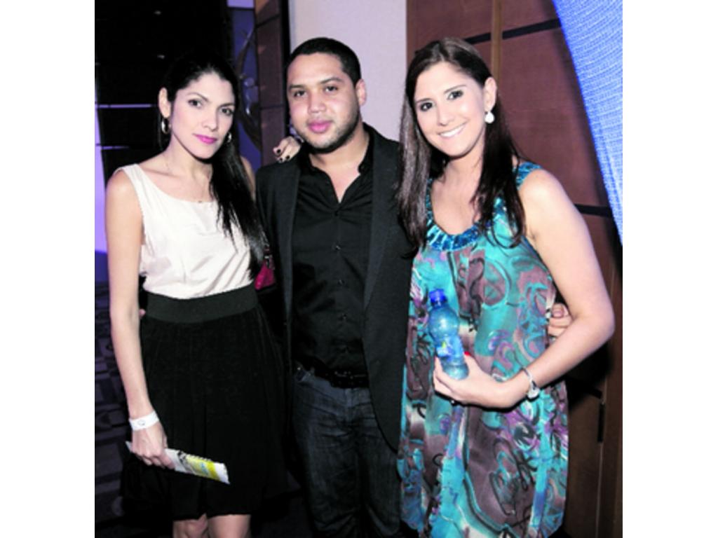 3. Carmen de Miró y Juanita Poston.